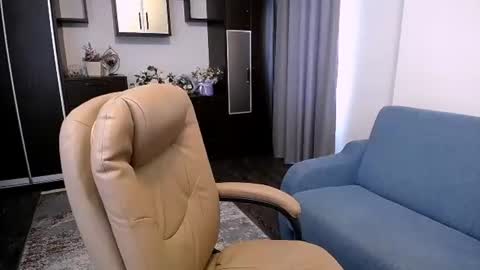 Snapshot of lindaliony chatting on June 24, 12:15 pm Linda Liony online show from June 24, 12:15 pm