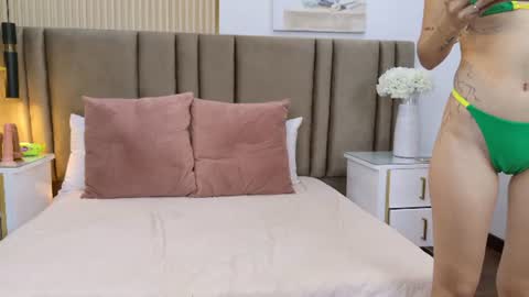 Snapshot of lindalove__ chatting on July 7, 1:48 pm Linda love online show from July 7, 1:48 pm