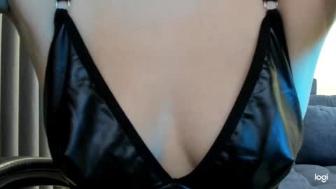 lindamei online show from September 18, 4:53 pm