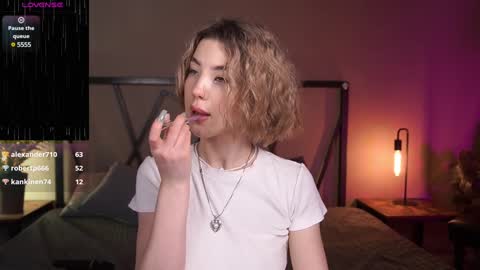 Snapshot of lindathacker chatting on February 5, 8:21 am your Linda is back online show from February 5, 8:21 am