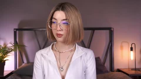 Snapshot of lindathacker chatting on February 10, 11:15 am your Linda is back online show from February 10, 11:15 am