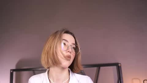 Snapshot of lindathacker chatting on February 11, 5:16 am your Linda is back online show from February 11, 5:16 am