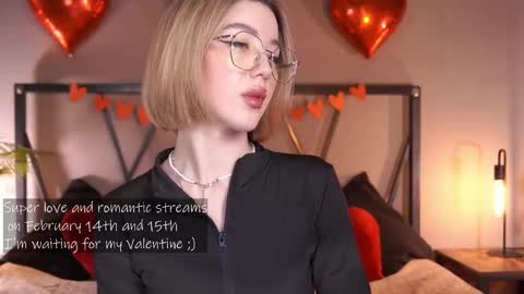 Snapshot of lindathacker chatting on February 13, 11:28 am your Linda is back online show from February 13, 11:28 am