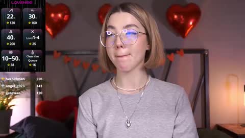 Snapshot of lindathacker chatting on February 17, 8:19 am your Linda is back online show from February 17, 8:19 am