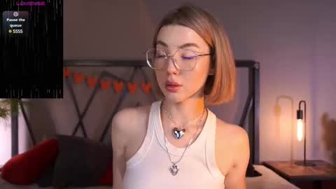 Snapshot of lindathacker chatting on March 6, 8:19 am your Linda is back online show from March 6, 8:19 am