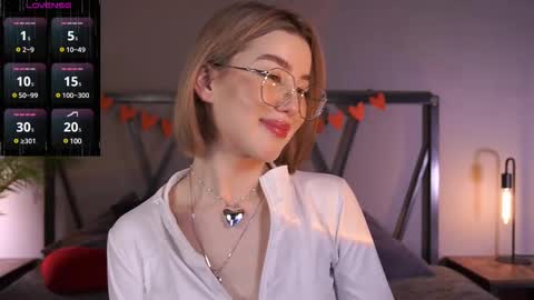 Snapshot of lindathacker chatting on March 8, 11:16 am your Linda is back online show from March 8, 11:16 am