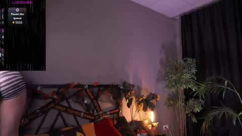 Snapshot of lindathacker chatting on October 21, 4:24 am your Linda is back online show from October 21, 4:24 am