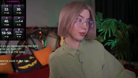 Snapshot of lindathacker chatting on October 26, 4:18 am your Linda is back online show from October 26, 4:18 am