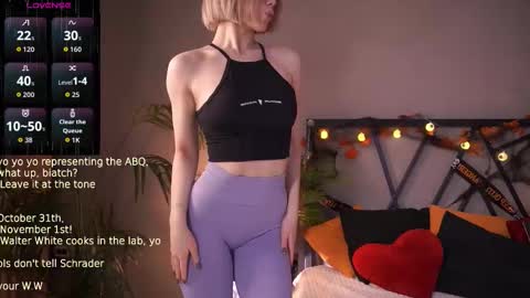 Snapshot of lindathacker chatting on October 28, 4:27 am your Linda is back online show from October 28, 4:27 am