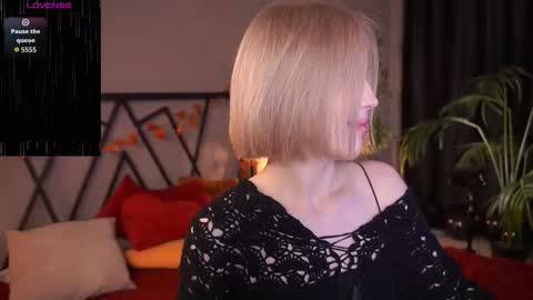 Snapshot of lindathacker chatting on November 13, 4:33 am your Linda is back online show from November 13, 4:33 am