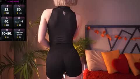 Snapshot of lindathacker chatting on November 15, 4:21 am your Linda is back online show from November 15, 4:21 am