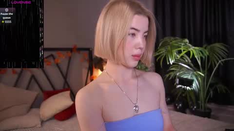 Snapshot of lindathacker chatting on November 27, 4:36 am your Linda is back online show from November 27, 4:36 am