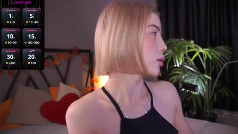 Snapshot of lindathacker chatting on November 28, 4:37 am your Linda is back online show from November 28, 4:37 am