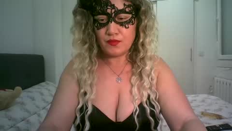 LindaXSmile online show from March 8, 12:22 am