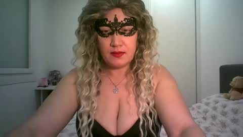 LindaXSmile online show from March 8, 6:47 pm