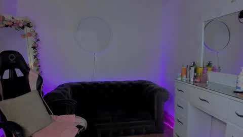 Lindsay    online show from February 13, 1:40 am