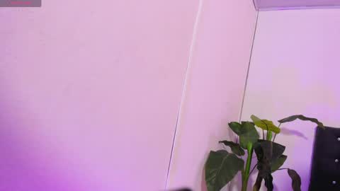 Linda  online show from April 21, 3:24 am