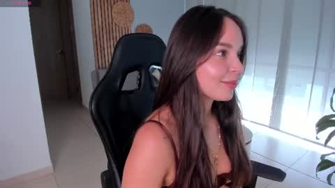 Snapshot of lindseyhallx chatting on July 5, 8:05 pm call me annie online show from July 5, 8:05 pm