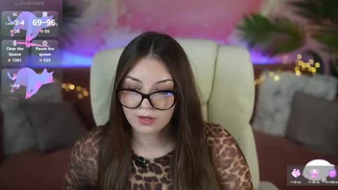 Snapshot of lindsyrawr chatting on May 16, 12:48 pm Lindsy online show from May 16, 12:48 pm