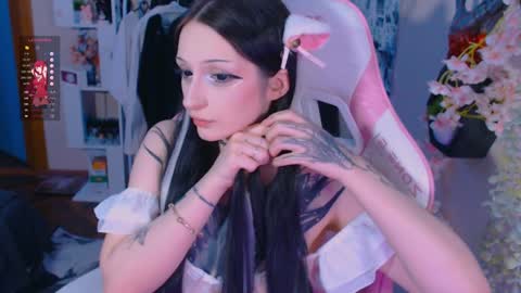 Snapshot of liniq chatting on December 4, 10:19 pm Lina online show from December 4, 10:19 pm