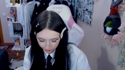 Snapshot of liniq chatting on December 7, 11:45 pm Lina online show from December 7, 11:45 pm