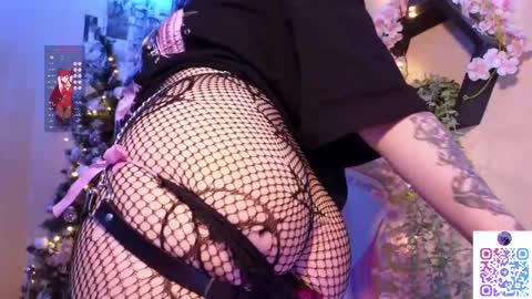 Snapshot of liniq chatting on February 17, 6:15 pm Lina online show from February 17, 6:15 pm