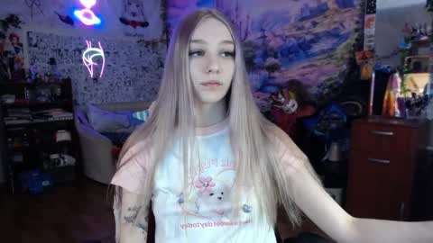 Snapshot of linlin_cuteeee chatting on December 14, 10:18 pm Lin online show from December 14, 10:18 pm