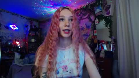 Snapshot of linlin_cuteeee chatting on December 1, 10:15 pm Lin online show from December 1, 10:15 pm