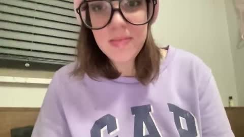 Snapshot of linusloves chatting on February 1, 4:33 am linusloves online show from February 1, 4:33 am