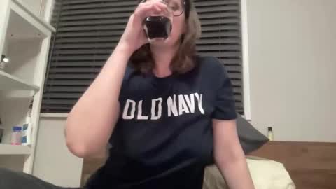 Snapshot of linusloves chatting on February 7, 6:17 am linusloves online show from February 7, 6:17 am