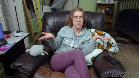 Linzy19 online show from December 26, 2:33 am