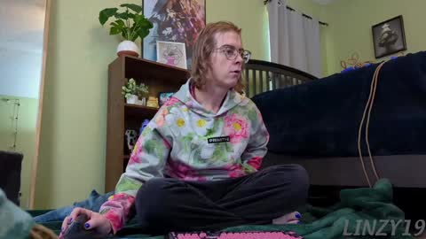 Linzy19 online show from December 31, 3:09 pm