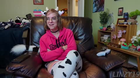 Linzy19 online show from January 28, 8:04 pm