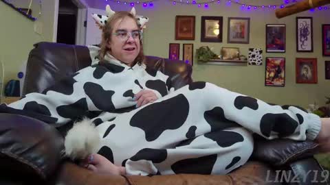 Linzy19 online show from November 13, 4:55 am