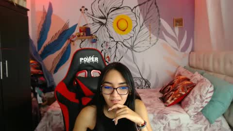 LinzyBaner online show from January 8, 1:11 am