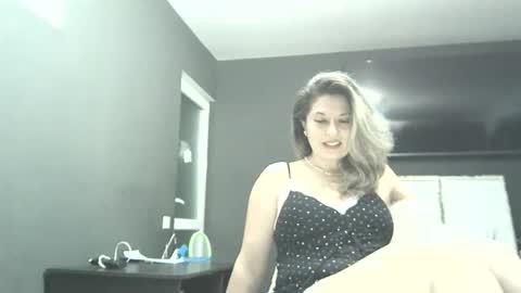 lionessmom online show from February 15, 9:33 pm