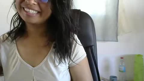 liora online show from May 7, 9:14 am
