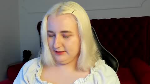 Snapshot of lioraardyn chatting on June 4, 5:08 pm LioraArdyn online show from June 4, 5:08 pm