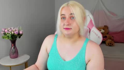 Snapshot of lioraardyn chatting on June 6, 4:23 pm LioraArdyn online show from June 6, 4:23 pm