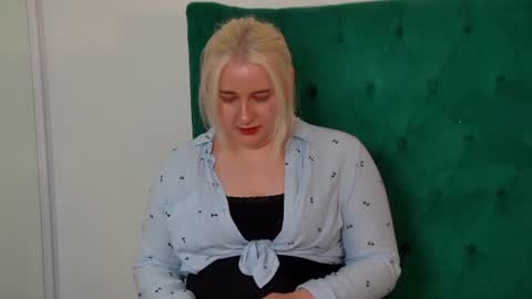 Snapshot of lioraardyn chatting on June 14, 5:04 pm LioraArdyn online show from June 14, 5:04 pm