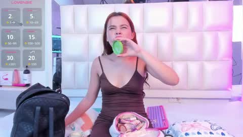 Snapshot of liorah_wolf chatting on May 17, 7:43 pm Liorah wolf online show from May 17, 7:43 pm