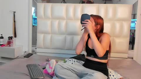 Snapshot of liorah_wolf chatting on June 7, 7:50 pm Liorah wolf online show from June 7, 7:50 pm