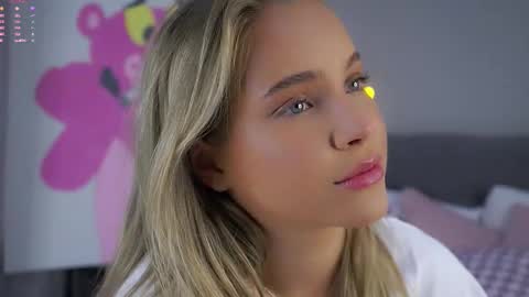 Amelia online show from December 4, 1:15 am