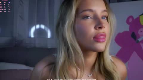 Amelia online show from December 19, 1:12 am