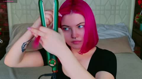 Snapshot of lisa_adam chatting on December 17, 4:23 am lissi online show from December 17, 4:23 am