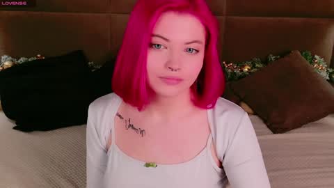 Snapshot of lisa_adam chatting on December 18, 7:15 am lissi online show from December 18, 7:15 am