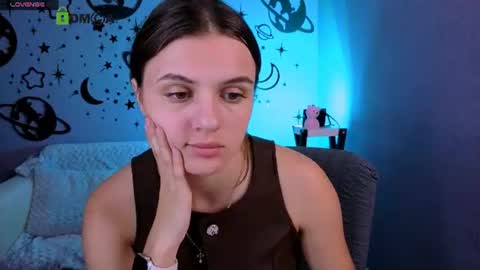 Snapshot of lisa_dark_ chatting on June 13, 7:23 pm Lisa online show from June 13, 7:23 pm