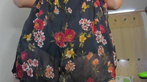 Snapshot of lisa_gerrard_ chatting on January 5, 3:45 pm Lisa online show from January 5, 3:45 pm