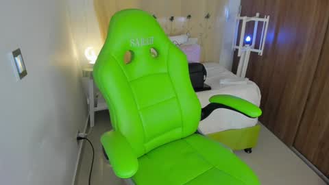 Snapshot of lisa_gerrard_ chatting on January 19, 3:42 pm Lisa online show from January 19, 3:42 pm