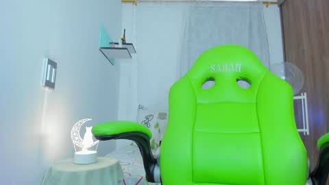 Snapshot of lisa_gerrard_ chatting on February 5, 4:47 pm Lisa online show from February 5, 4:47 pm